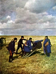 Four French soldiers with a 90mm cannon during the Battle of the Marne east of Paris, September 1914